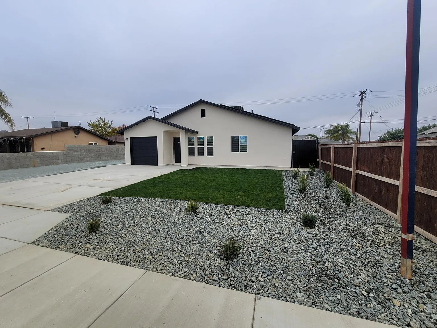 3 bed, 1100 sqft, $2,200 — Photo 3