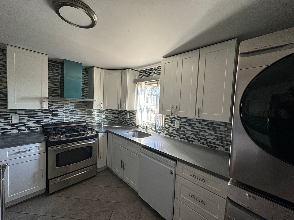 1st image of 48 Halladay Ave Floor 2