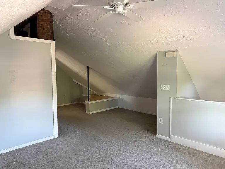 364 Alexander St — Photo 8