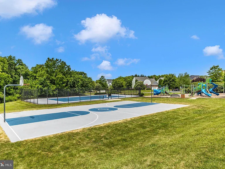 3852 Glasgow Way — Photo 48