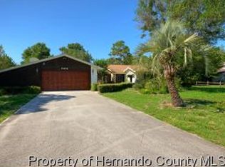 7472 River Country Dr, Weeki Wachee, FL 34607