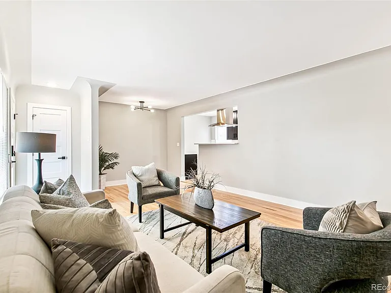 878 Glencoe St — Photo 11