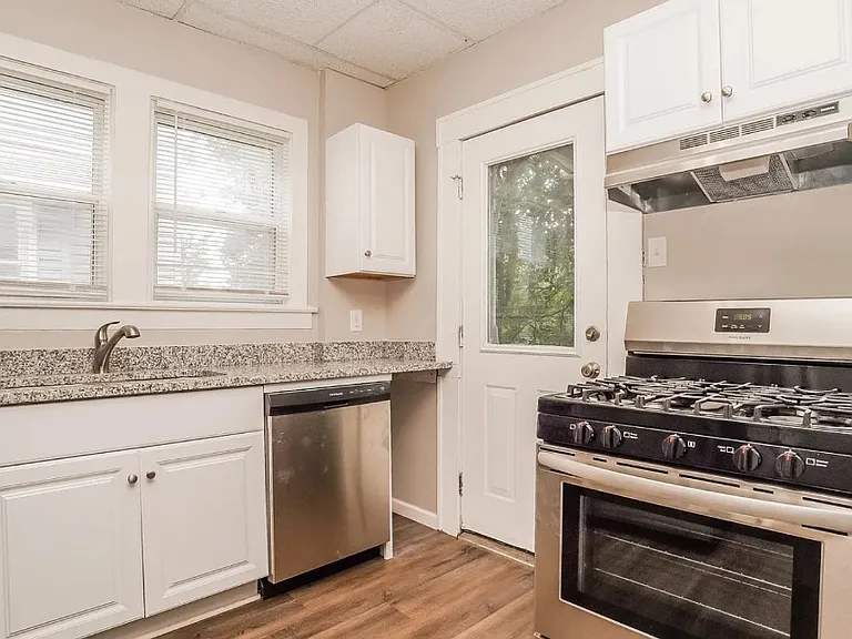 592 Johnston Ct — Photo 5