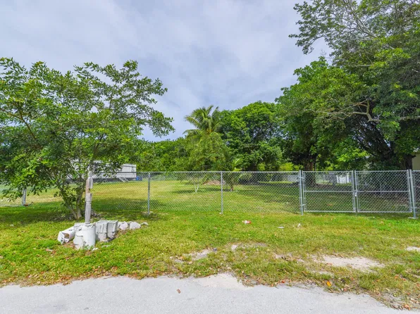 15 Hibiscus Ln, Key Largo, FL 33037