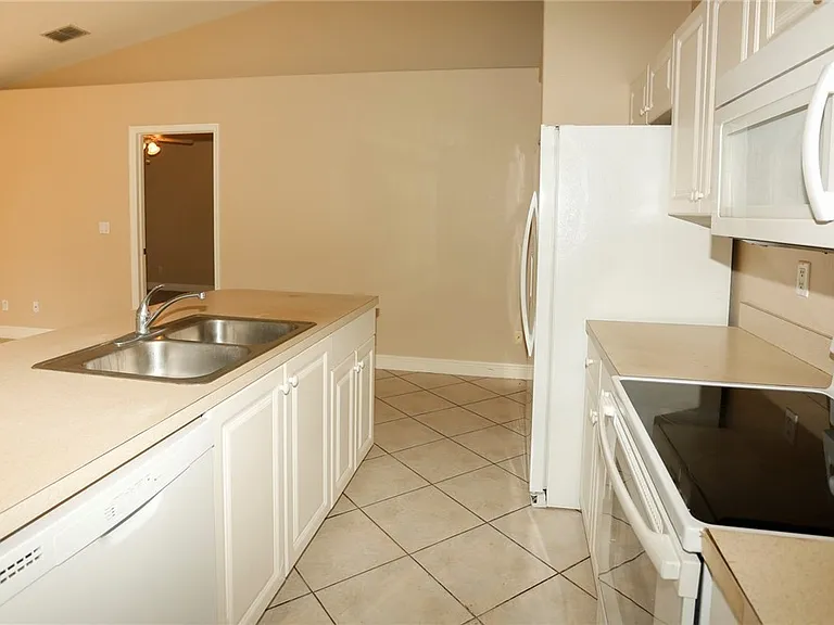 4754 Leonard Blvd S — Photo 7