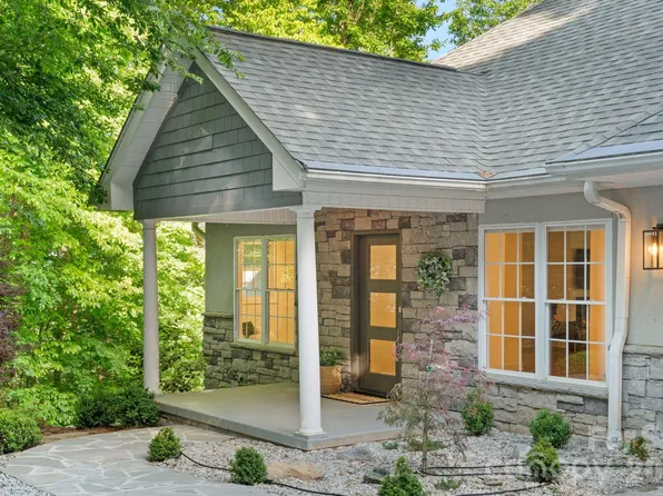 2508 Carriage Falls Ct, Hendersonville, NC 28791