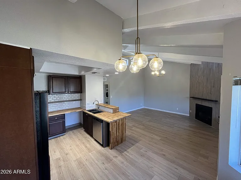 1017 E Maryland Ave #236 — Photo 3