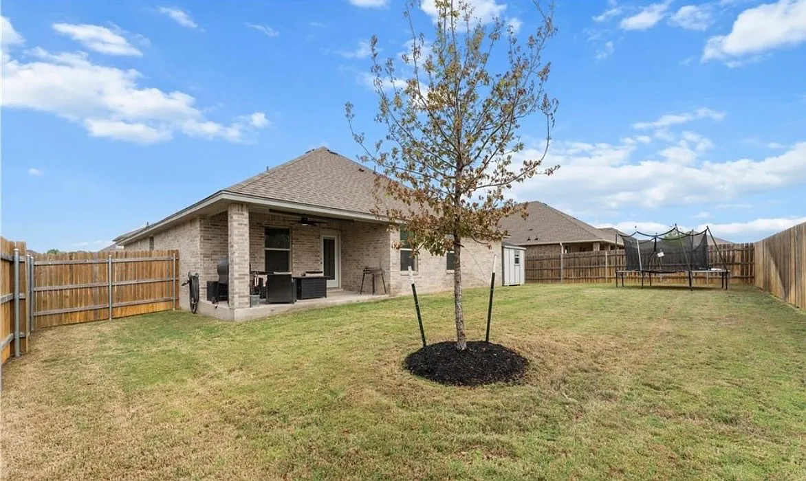 3 bed, 1797 sqft, $2,500 — Photo 3