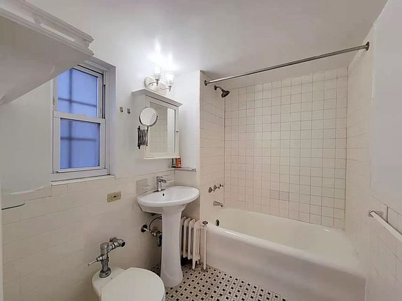 5th image of 25 Tudor City Pl APT 219