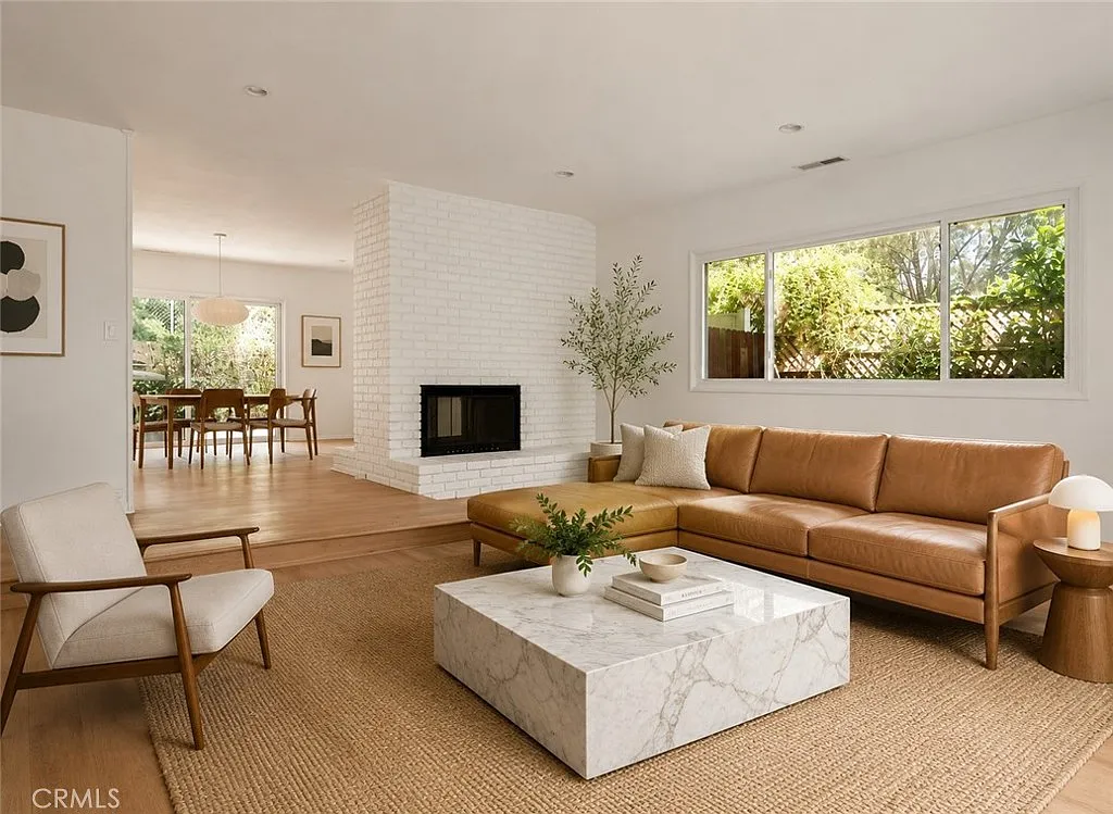 3 bed, 1700 sqft, $4,990 — Photo 2