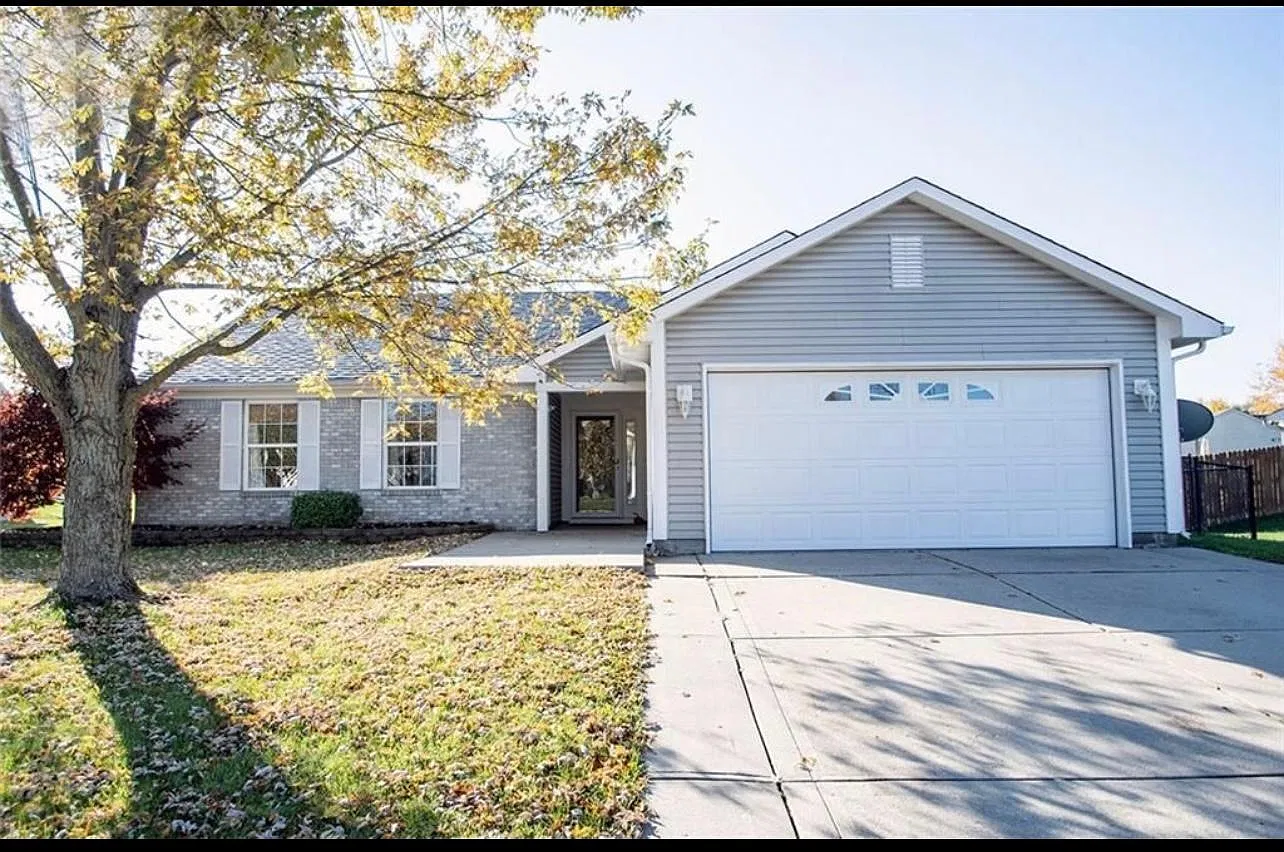 677 Woodfield Cir — Photo 1