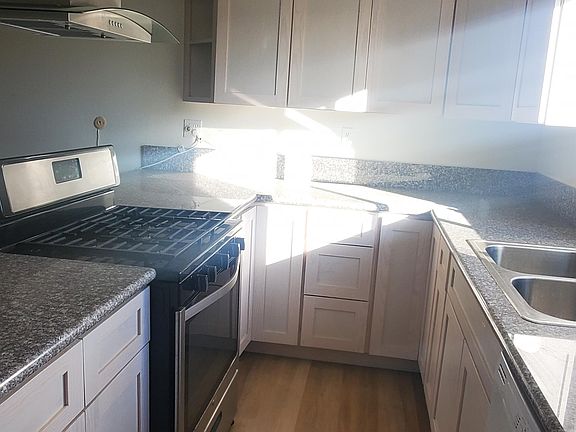 4th image of 814-816 E Grand Ave #7