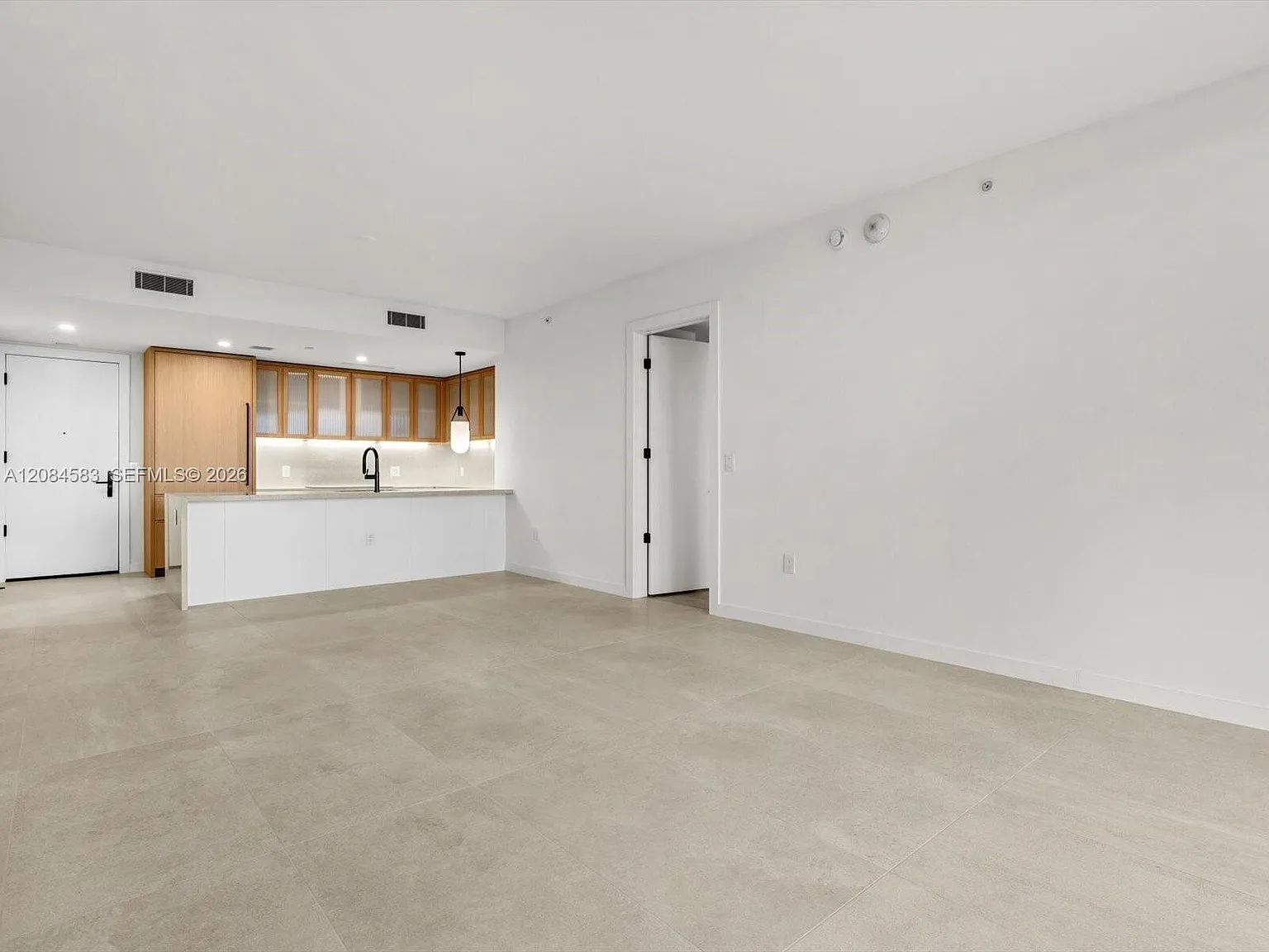 3 bed, 1652 sqft, $12,700 — Photo 3