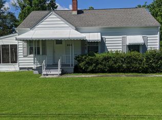 609 E Sabiston Dr, Swansboro, NC 28584