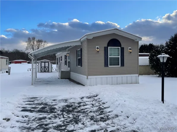 1077 Wish Cir, East Aurora, NY 14052