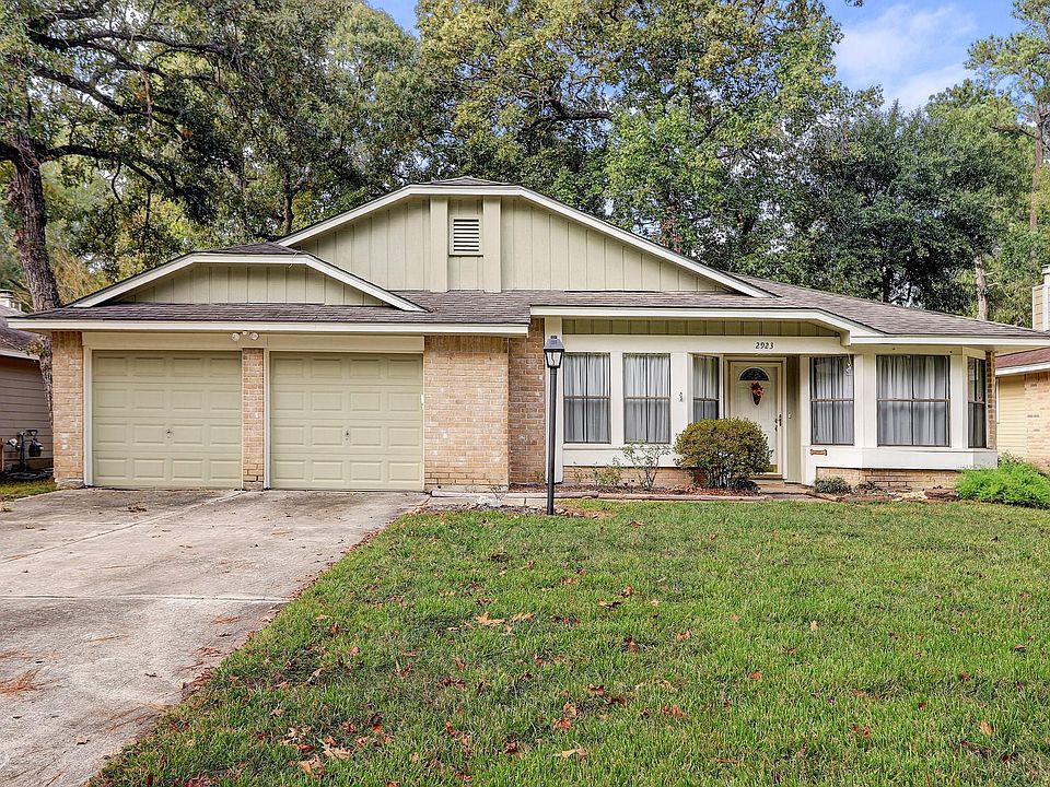 1st image of 2923 Parkwood Manor Dr