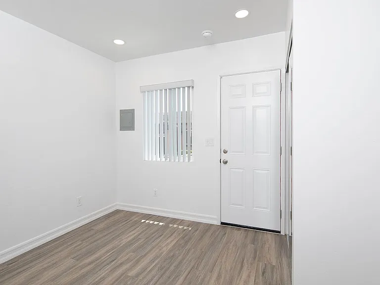 1414 Roosevelt Ave — Photo 22