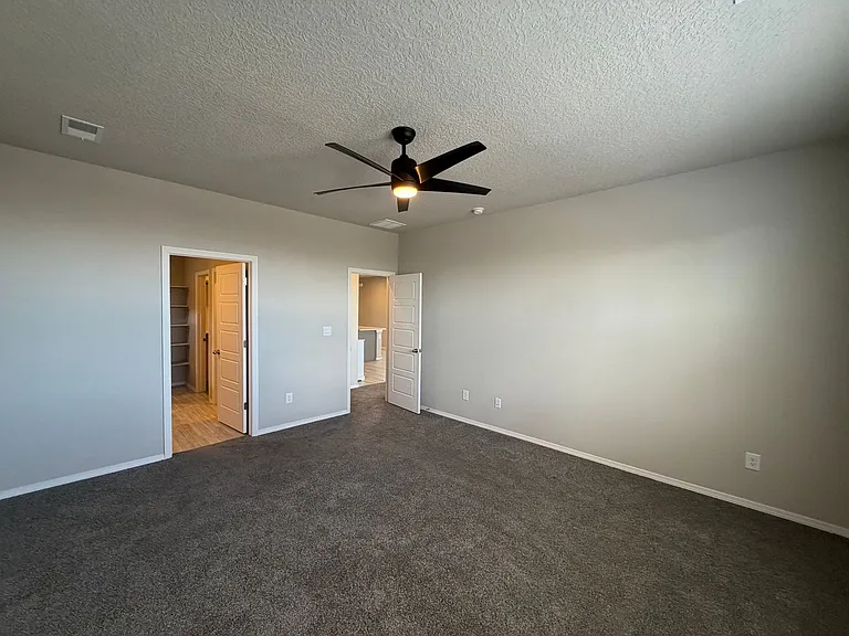 768 Amatista Loop SE — Photo 9
