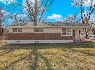 9846 Portage Dr, Saint Louis, MO 63136