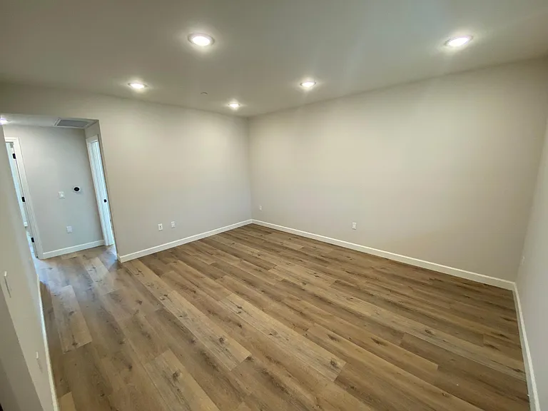 11168 Morrison St — Photo 24