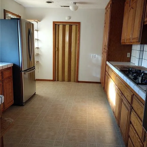 65 Gurnsey Ave — Photo 5