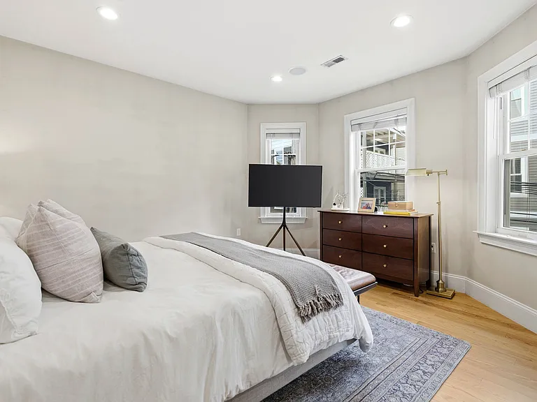 20 Winfield St #2 — Photo 10