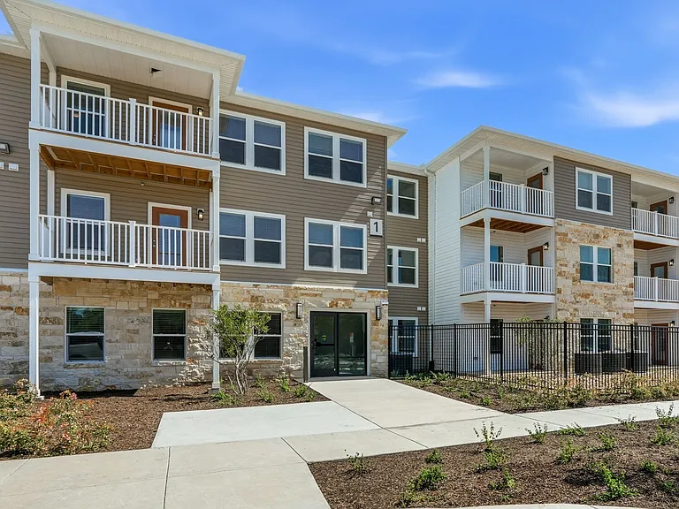 Cedar Bluff Apartments — Photo 6