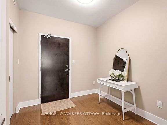 2nd image of 101 Richmond Rd #418