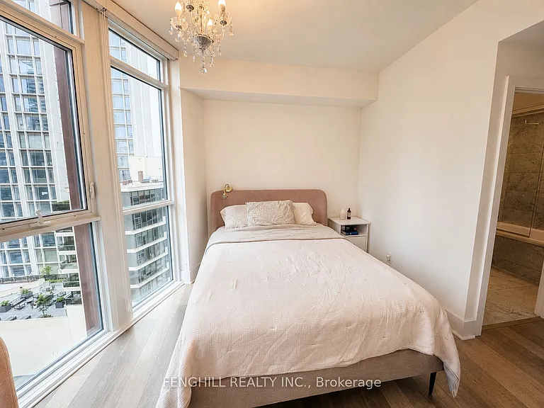 32 Davenport Rd #1108 — Photo 8