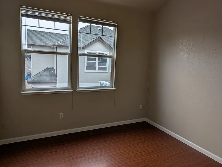 1447 Maple Ave — Photo 11