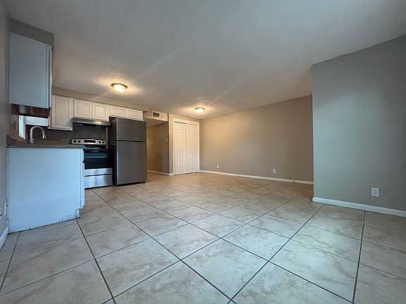 4th image of 9812 N 11th St APT A