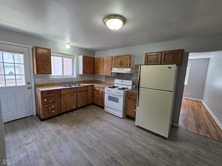 2036 Calhoun St — Photo 5