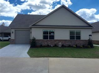 4131 N Rolling Meadows Dr, Fayetteville, AR 72703
