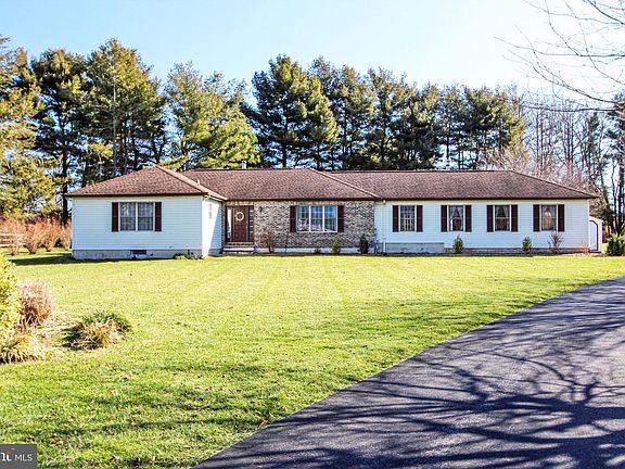 2nd image of 439 Boxwood Ln