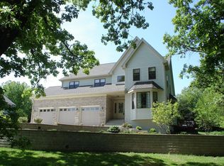 4N736 S Circle Dr, St Charles, IL