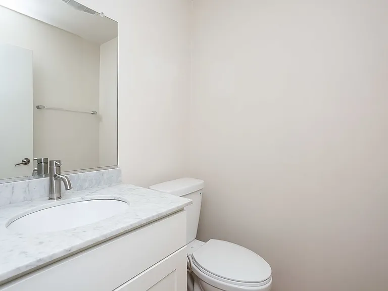 For Rent: Downtown Elegance at 605 Park Ave Your Urban Haven Awaits! — Photo 43