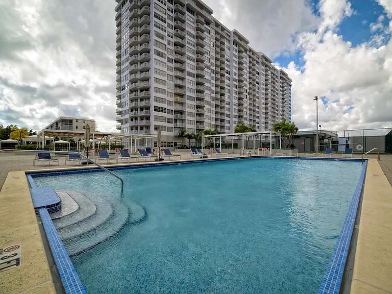 18081 Biscayne Blvd #403 — Photo 10