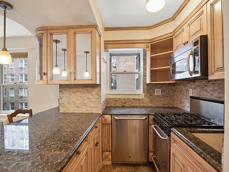 155 E 38th St #5L — Photo 5