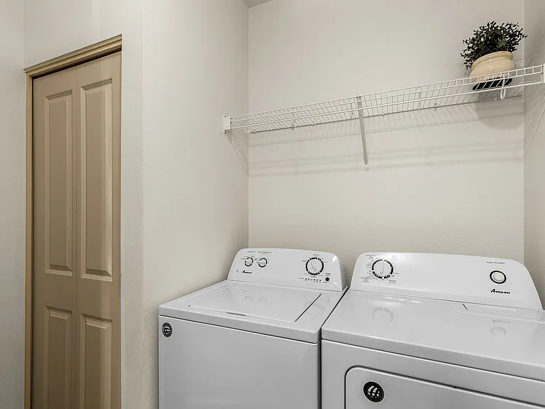 630 NW Kingwood Ave #101 — Photo 4