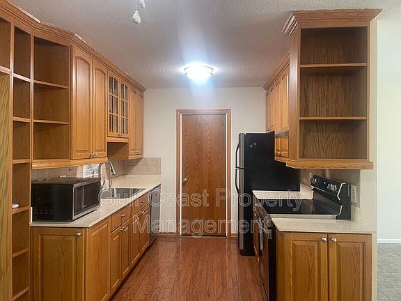 2nd image of 220 Avalon Rd