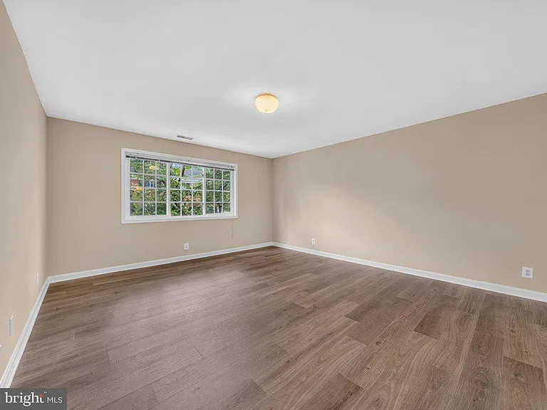 1201 N Van Dorn St — Photo 16