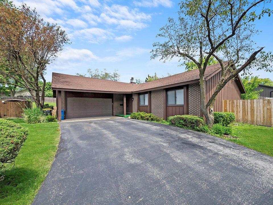 1st image of 566 Lakeview Ct