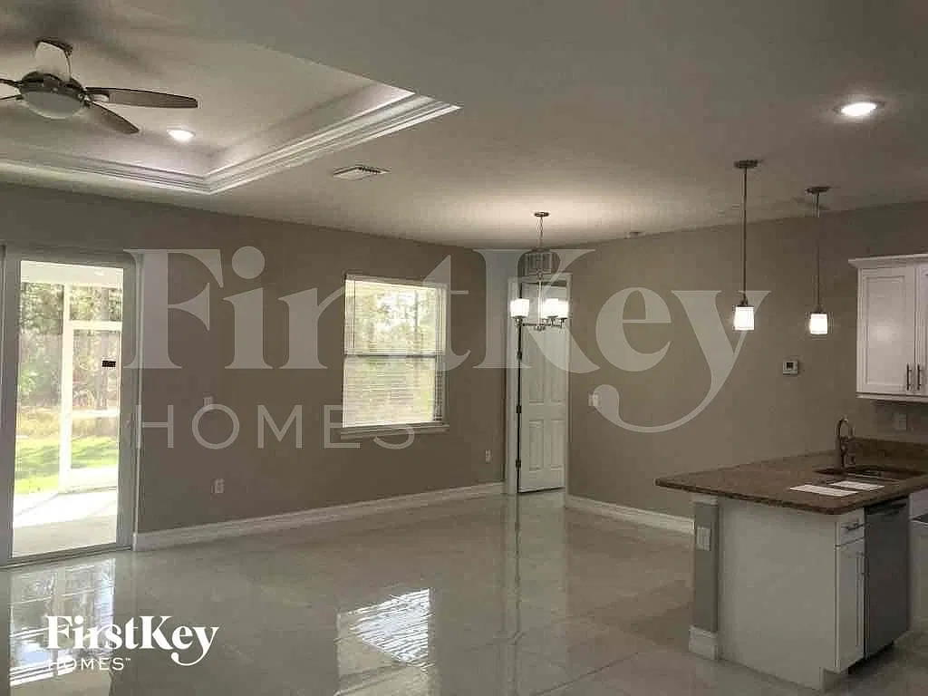 3 bed, 2.0 bath, 1535 sqft, $2,390 — Photo 4