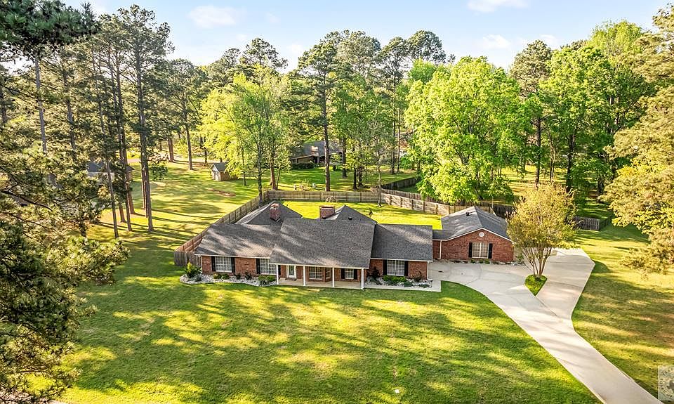 1st image of 3 Holly Ridge Dr