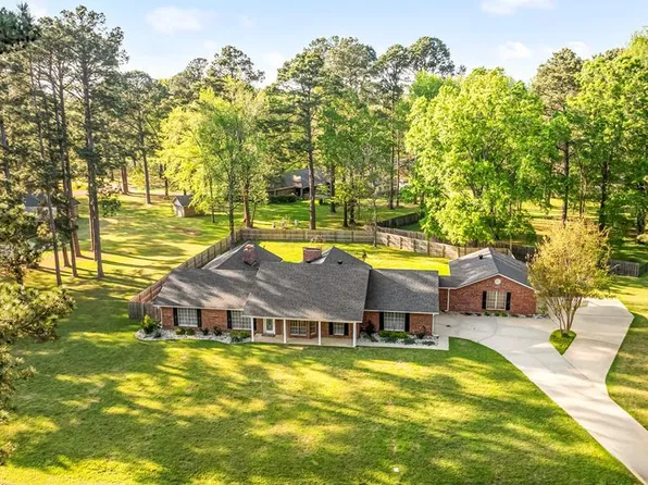 3 Holly Ridge Dr, Texarkana, TX 75503