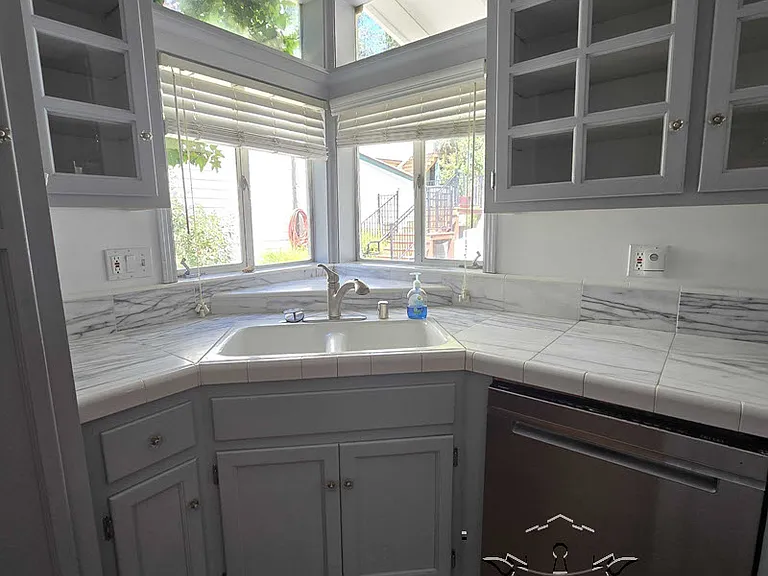210 N Auburn St — Photo 20