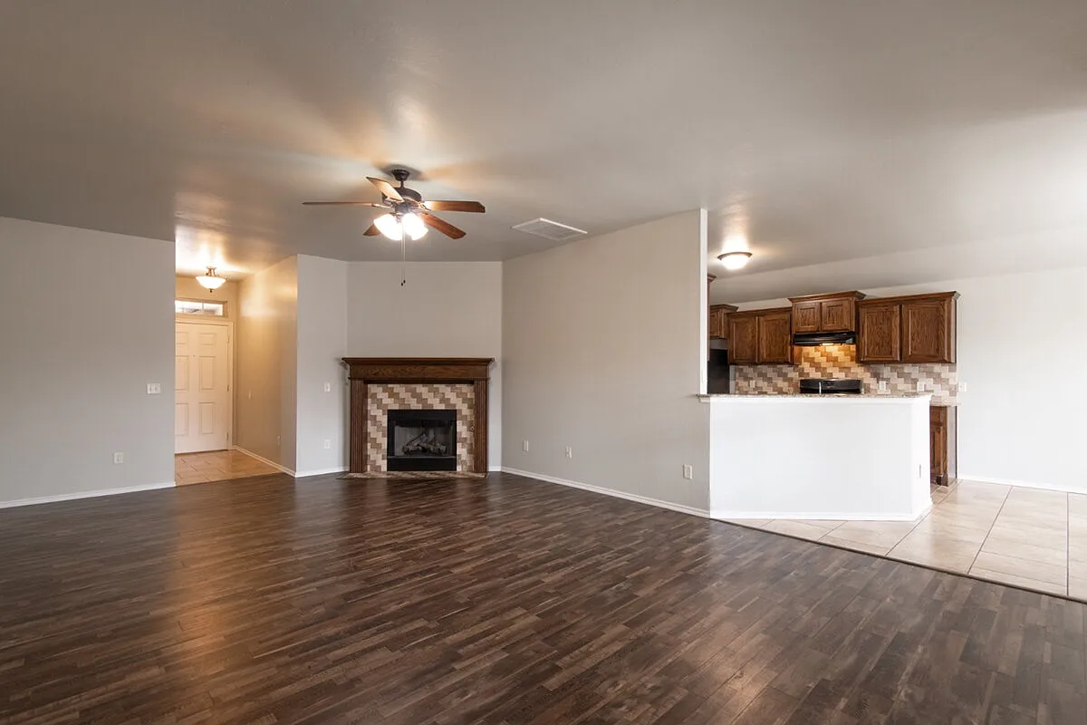 4 bed, 2.0 bath, 1850 sqft, $1,995 — Photo 2