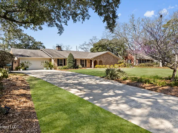 1017 Eastwood St, Pascagoula, MS 39567