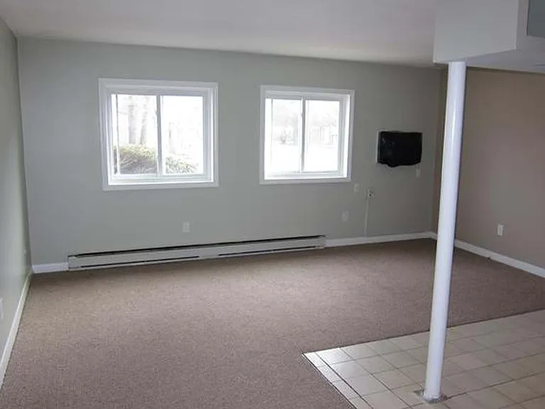 4 Universal St #4 — Photo 3