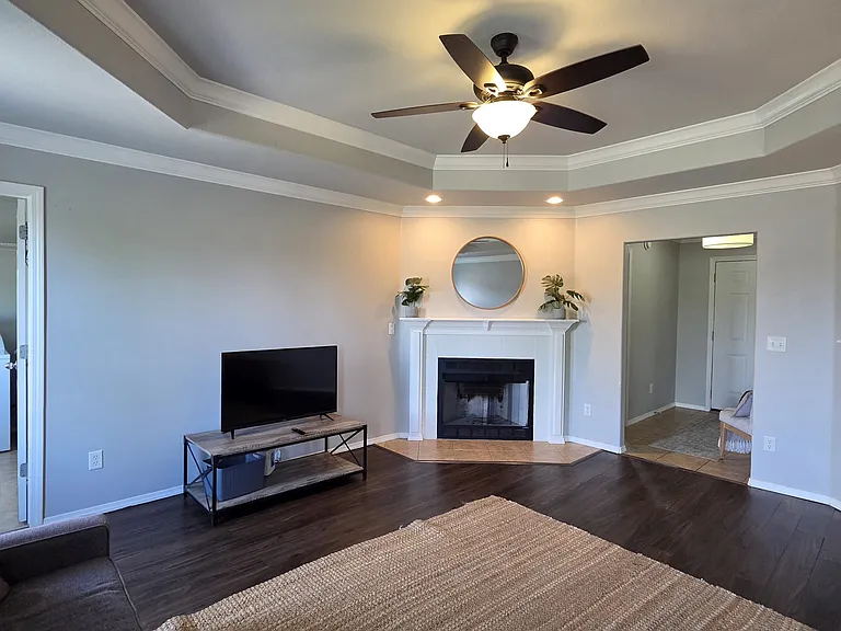 907 SW River Rock St — Photo 4